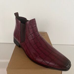 NIB Men Ankle in Deep Burgundy with Crocodile Pattern dress Shoe  CN 44 ( 10.5 )